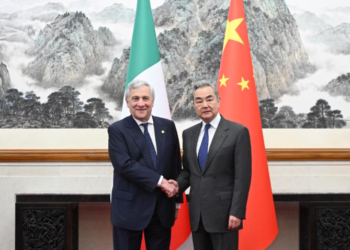 China’s Top Diplomat Calls for Urgent Return of U.S.-Iran Talks