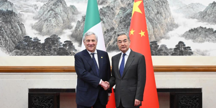 China’s Top Diplomat Calls for Urgent Return of U.S.-Iran Talks