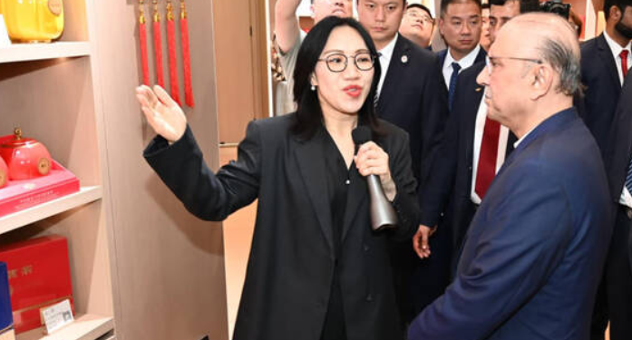 Pakistani President Begins Week-Long Visit to China Amid 75 Years of Diplomatic Ties