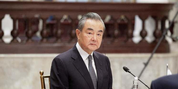 Chinese FM vows to work with Bahrain to help end war and restore peace