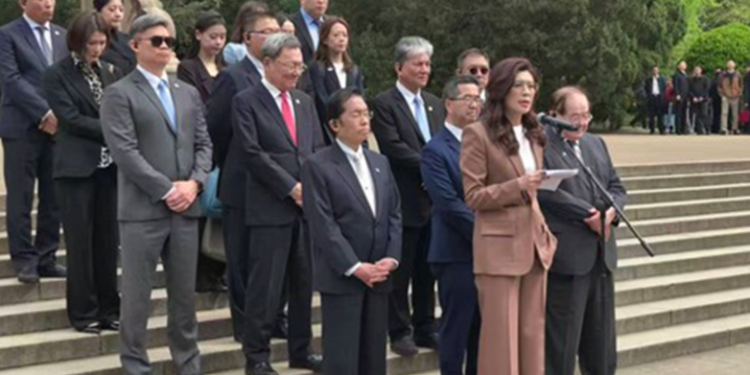 KMT Chairwoman Visits Nanjing to Honor Sun Yat-sen Mausoleum