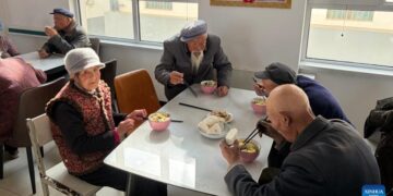 China expands community-based elderly care as its population ages