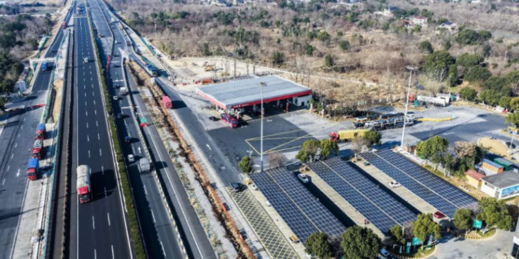 China’s Economy Expands 5% in Q1, Surpassing Expectations at Start of New Five-Year Plan