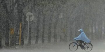 China renews blue alerts for sandstorms, strong winds