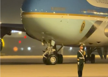 Chinese soldier’s unflinching composure beside Trump’s Air Force One goes viral on social media; comments say gesture shows ‘China’s state of etiquette, soldier’s extraordinary discipline’