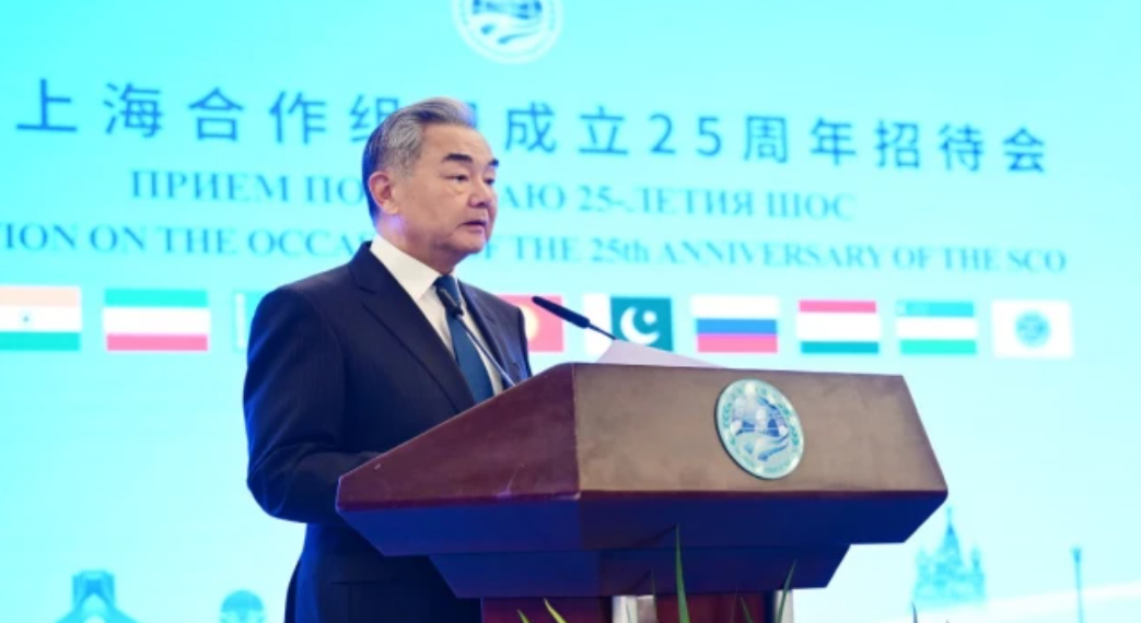 Chinese Foreign Minister Meets Iranian Security Official in New Delhi