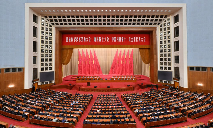 Xi presents China’s top sci-tech award, delivers important speech