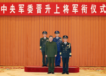 Xi presents orders to promote two military officers to rank of general