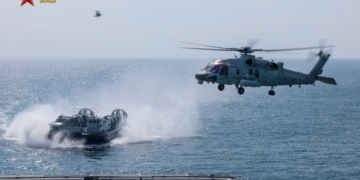 Z-20J helicopters join amphibious landing drills on Type 071, 075 ships, signaling enhanced combat capability: expert