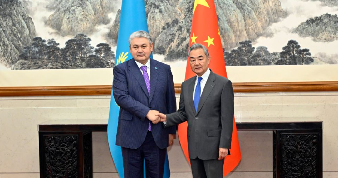 China’s top diplomat holds talks with Kazakhstan’s FM