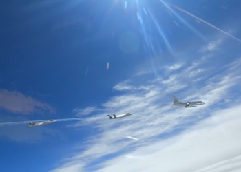PLA documentary debuts H-6N bomber carrying single large missile; weapon capable of anti-ship and ground strikes: expert