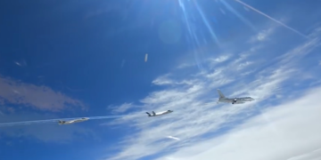 PLA documentary debuts H-6N bomber carrying single large missile; weapon capable of anti-ship and ground strikes: expert