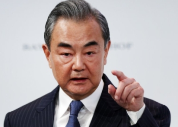 Chinese FM calls on Middle East, Gulf parties to resume dialogue, negotiation