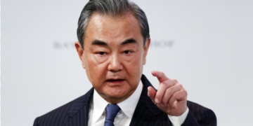 Chinese FM calls on Middle East, Gulf parties to resume dialogue, negotiation