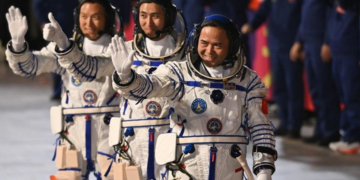 China honors Shenzhou-21 mission astronauts with medals