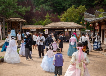Education on the go: Chinese families redefine summer vacations